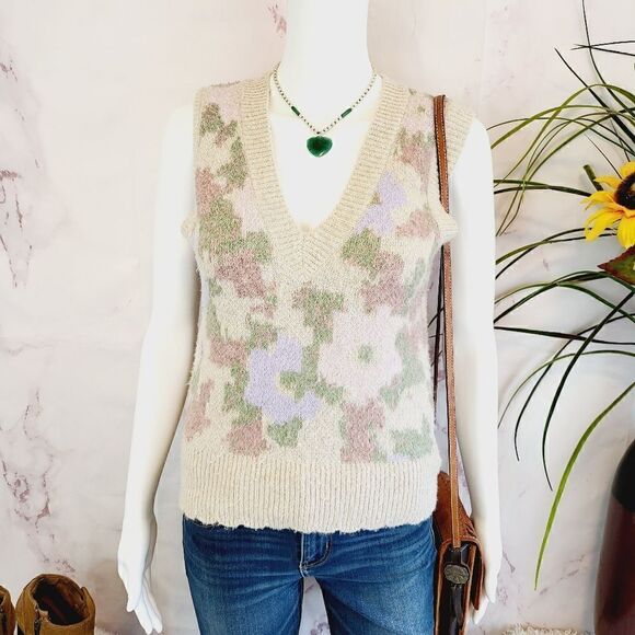 ASTR the Label super soft floral print sweater - Picture 3 of 10